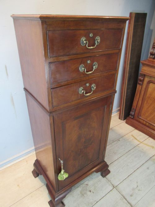 Victorian Mahogany Sideboard with Brass Handles